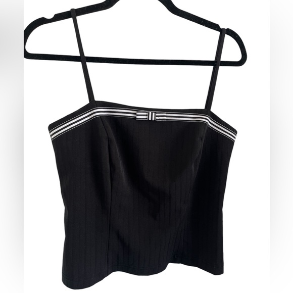 Breakin’ Loose Crop Top with Contrast Elastic Detail - Picture 3 of 12